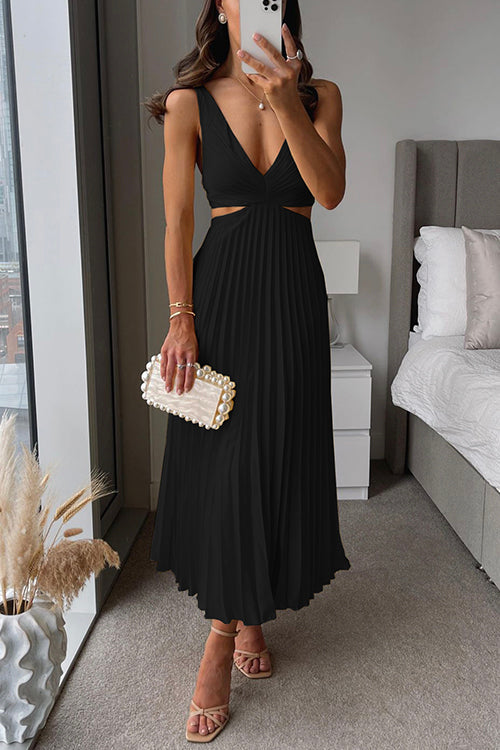 Iyla – Chic Pleated Elegant Dress