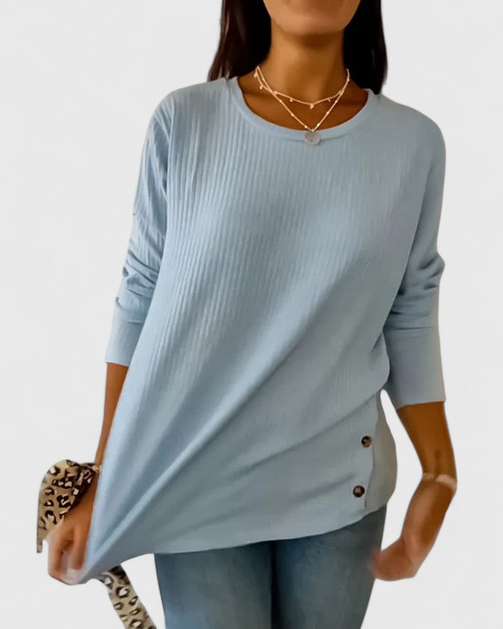 RILEY – RELAXED TOP WITH SIDE BUTTON