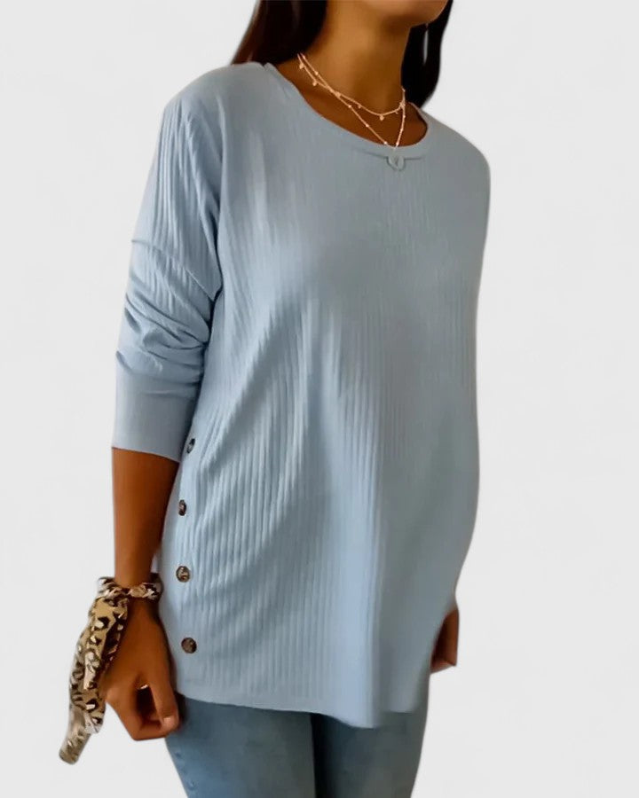 RILEY – RELAXED TOP WITH SIDE BUTTON