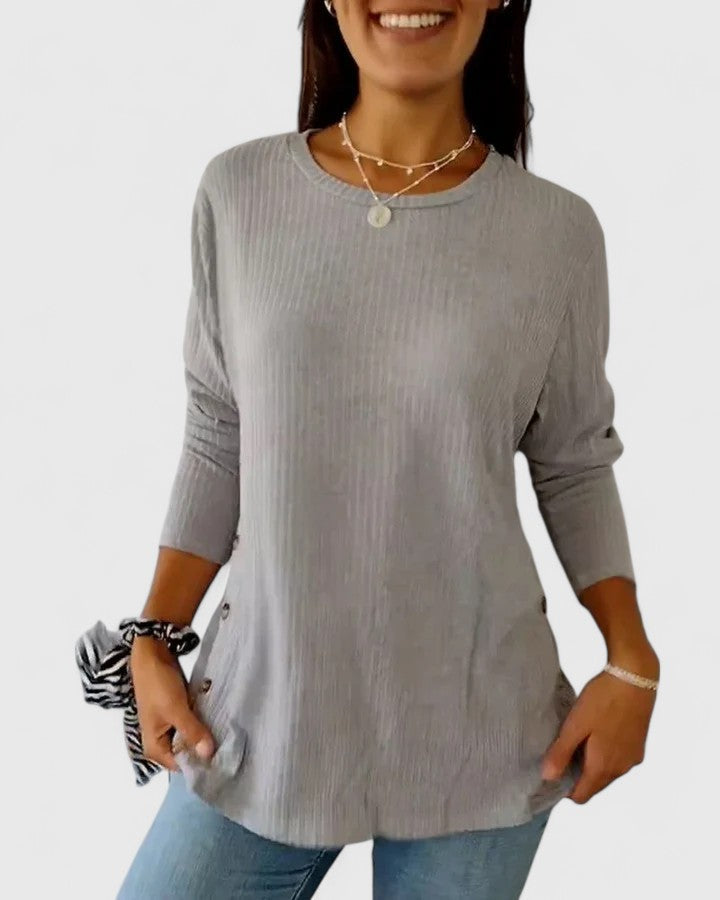RILEY – RELAXED TOP WITH SIDE BUTTON