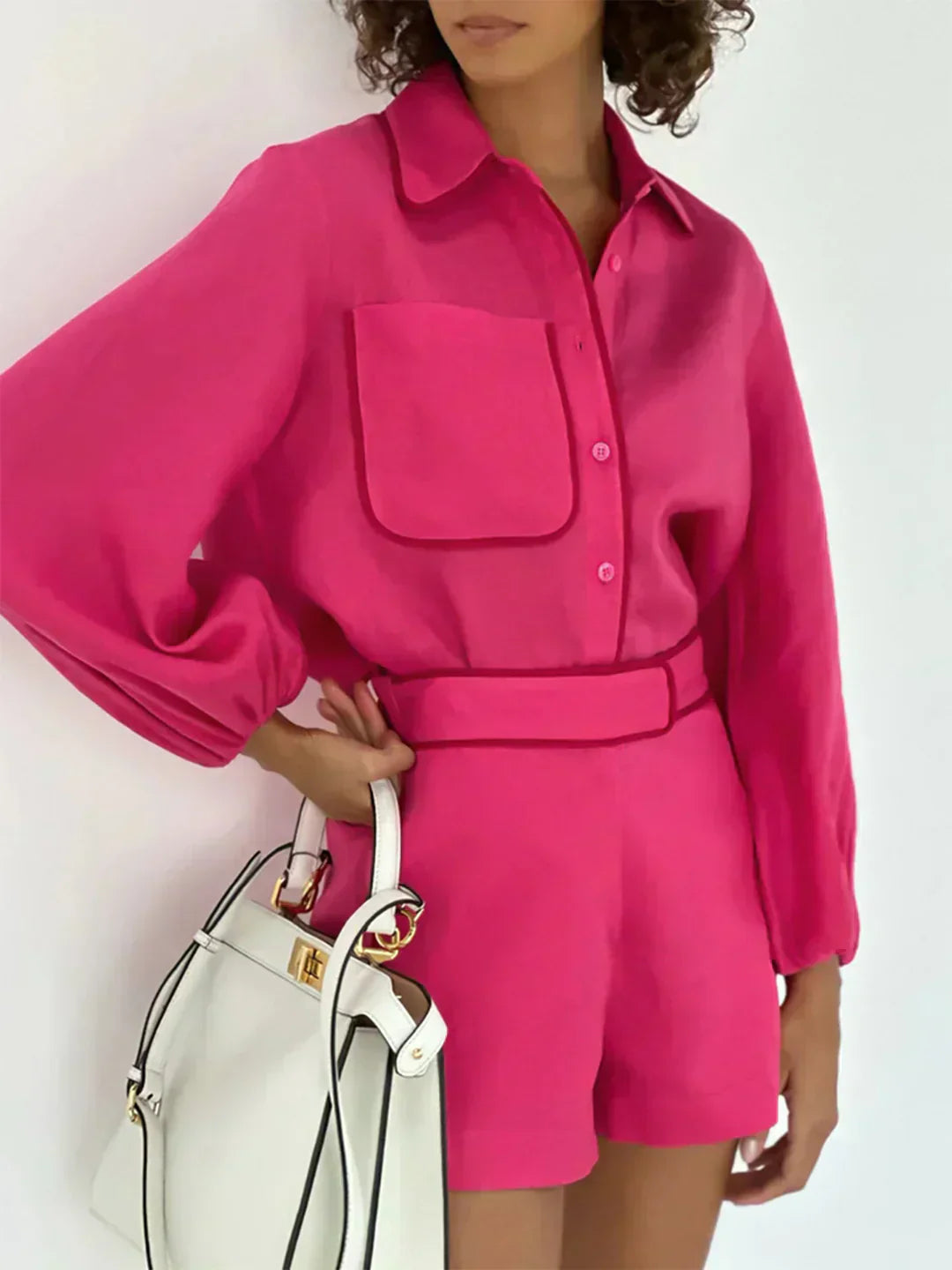 Set of shorts and linen with contrasting details