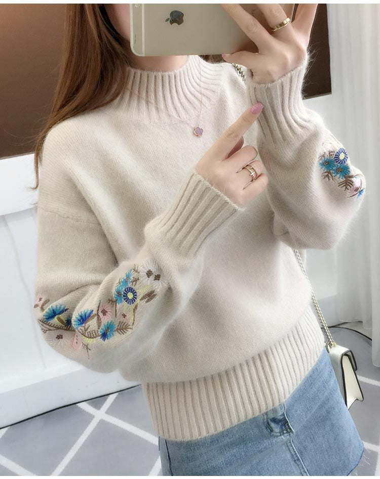 SASKIA | Thick Cotton Knitted Sweater with Floral Embroidery