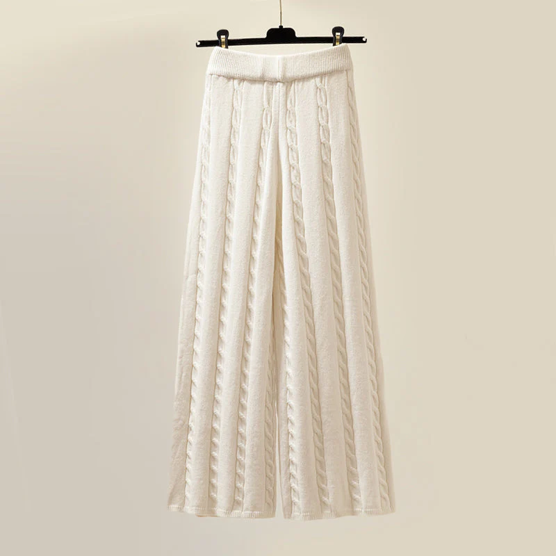 Maelie – Comfortable and Cozy Knitted Set