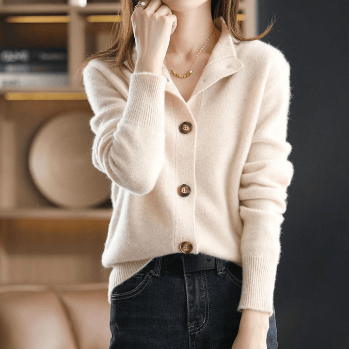CLARA – BUTTONED PULLOVER WITH WARMTH AND CHARM