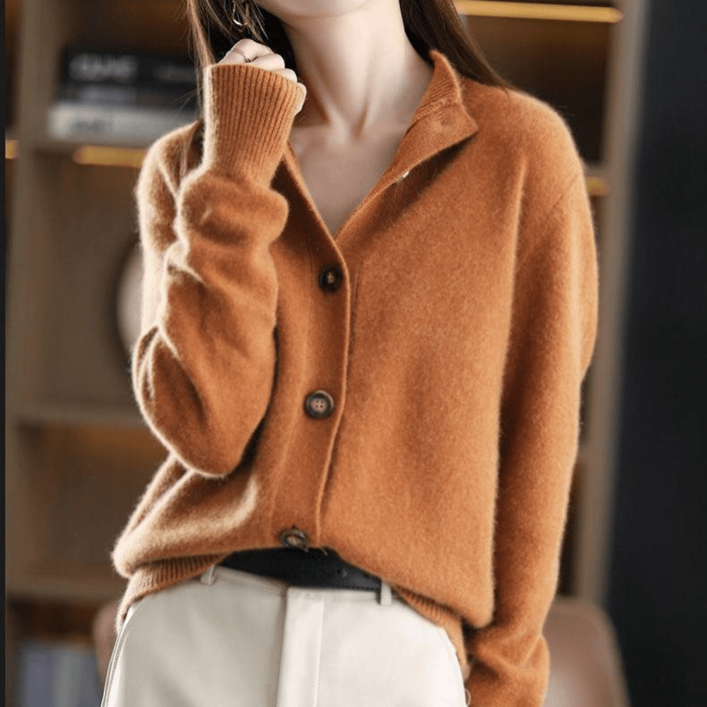 CLARA – BUTTONED PULLOVER WITH WARMTH AND CHARM