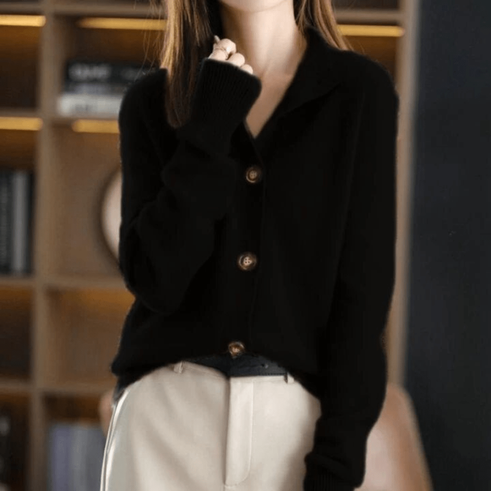 CLARA – BUTTONED PULLOVER WITH WARMTH AND CHARM