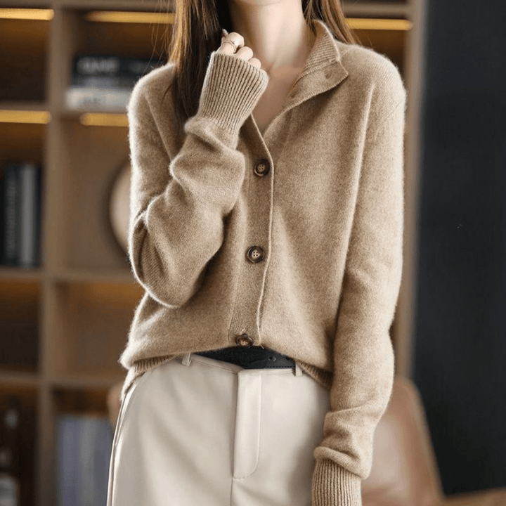 CLARA – BUTTONED PULLOVER WITH WARMTH AND CHARM